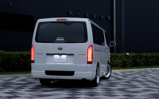 200系ハイエース VALENTI LEDテールランプ REVO Type2 ハーフレッド