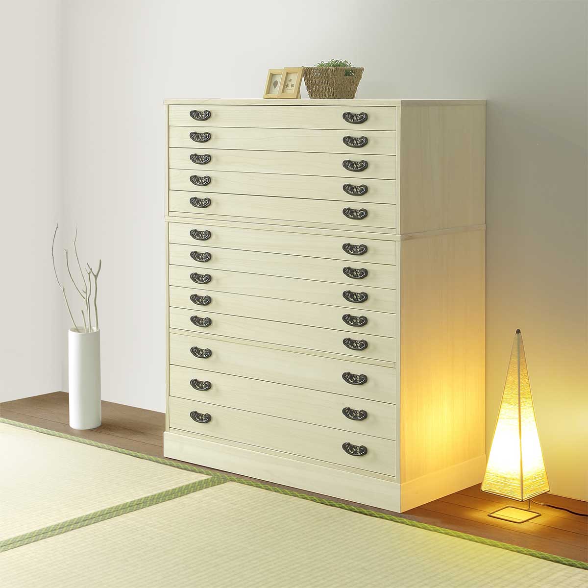 総桐着物たんす 時代は幅100㎝ 高さは3種類で更に上置きとお色2種類