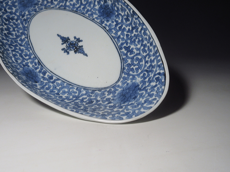 古伊万里 藍柿右衛門 花蛸唐草文 楕円皿【元禄】 ｜ 古陶磁 大林師友堂