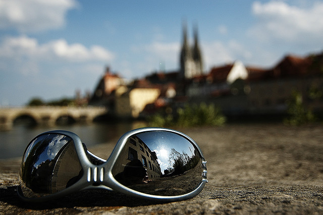 adidas（アディダス）のスポーツサングラスで、夏の運動時も紫外線から