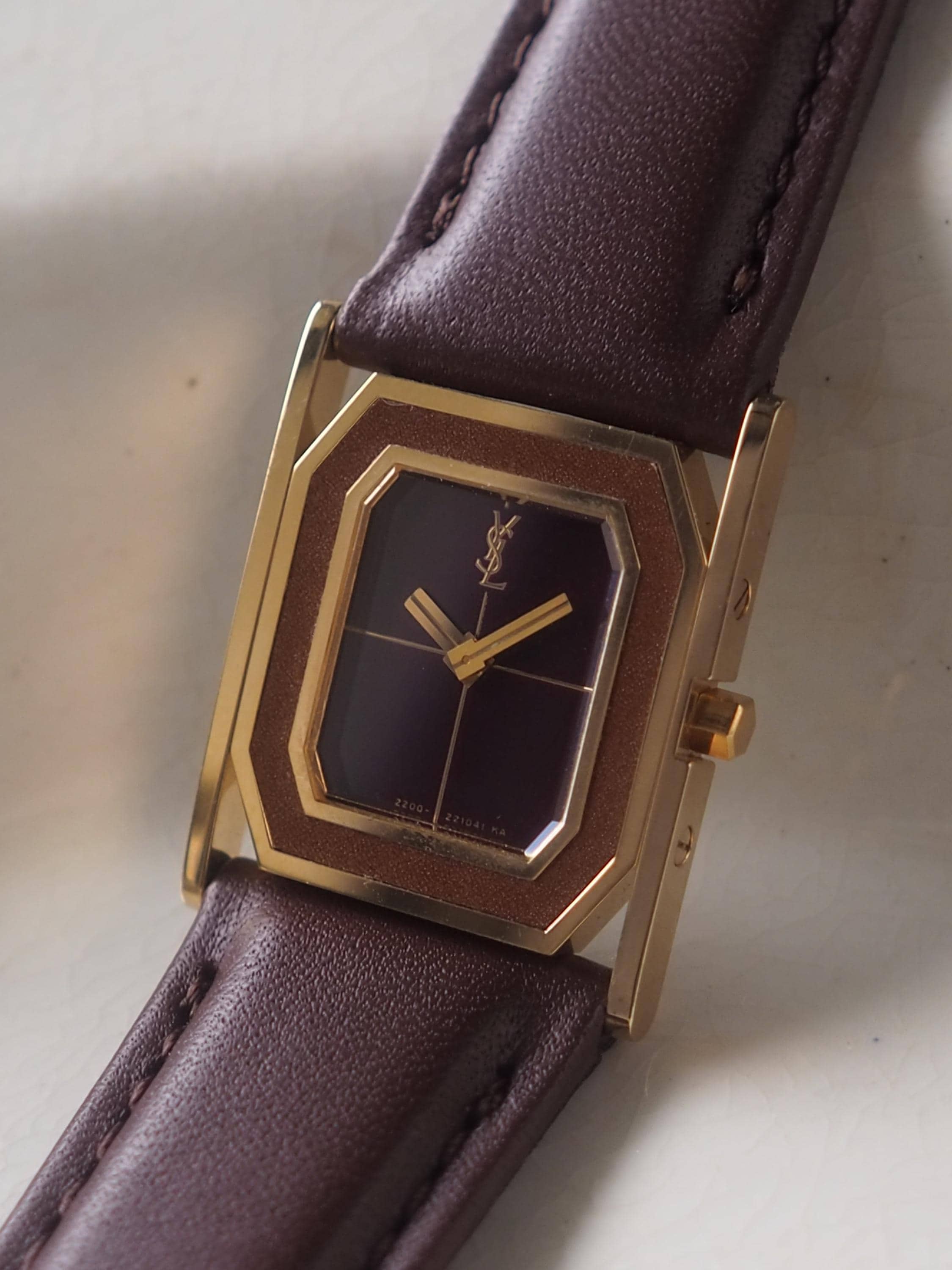 Yves Saint Laurent スクエア レディース腕時計 1384 Yves Saint