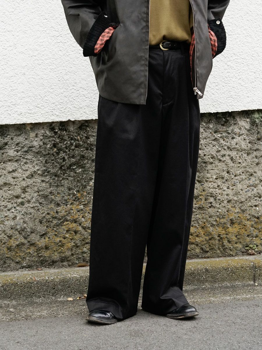2TUCK WIDE CHINO TROUSERS[BLACK] | 1LDK (ワンエルディーケー) 公式