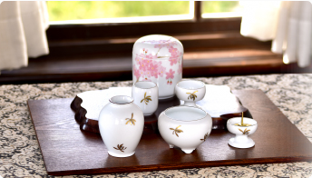 染錦孔雀牡丹）花瓶|有田焼の老舗-香蘭社オンラインショップ