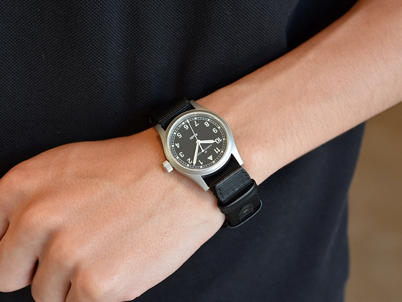 Hamilton】ライトなクオーツ カーキ フィールドで軽やかに冒険を