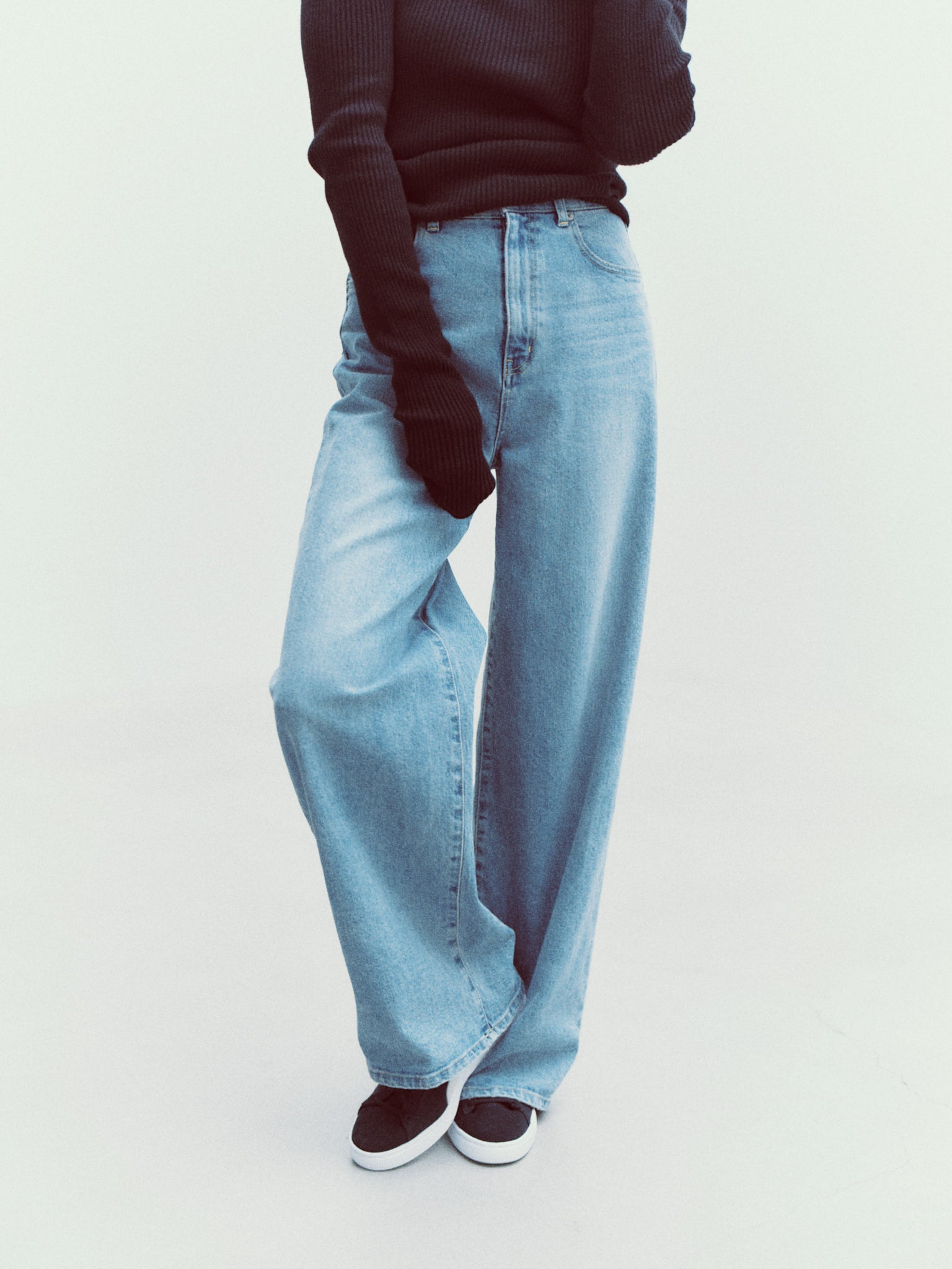 TNH MILTON JEAN (blue) – THE NEWHOUSE