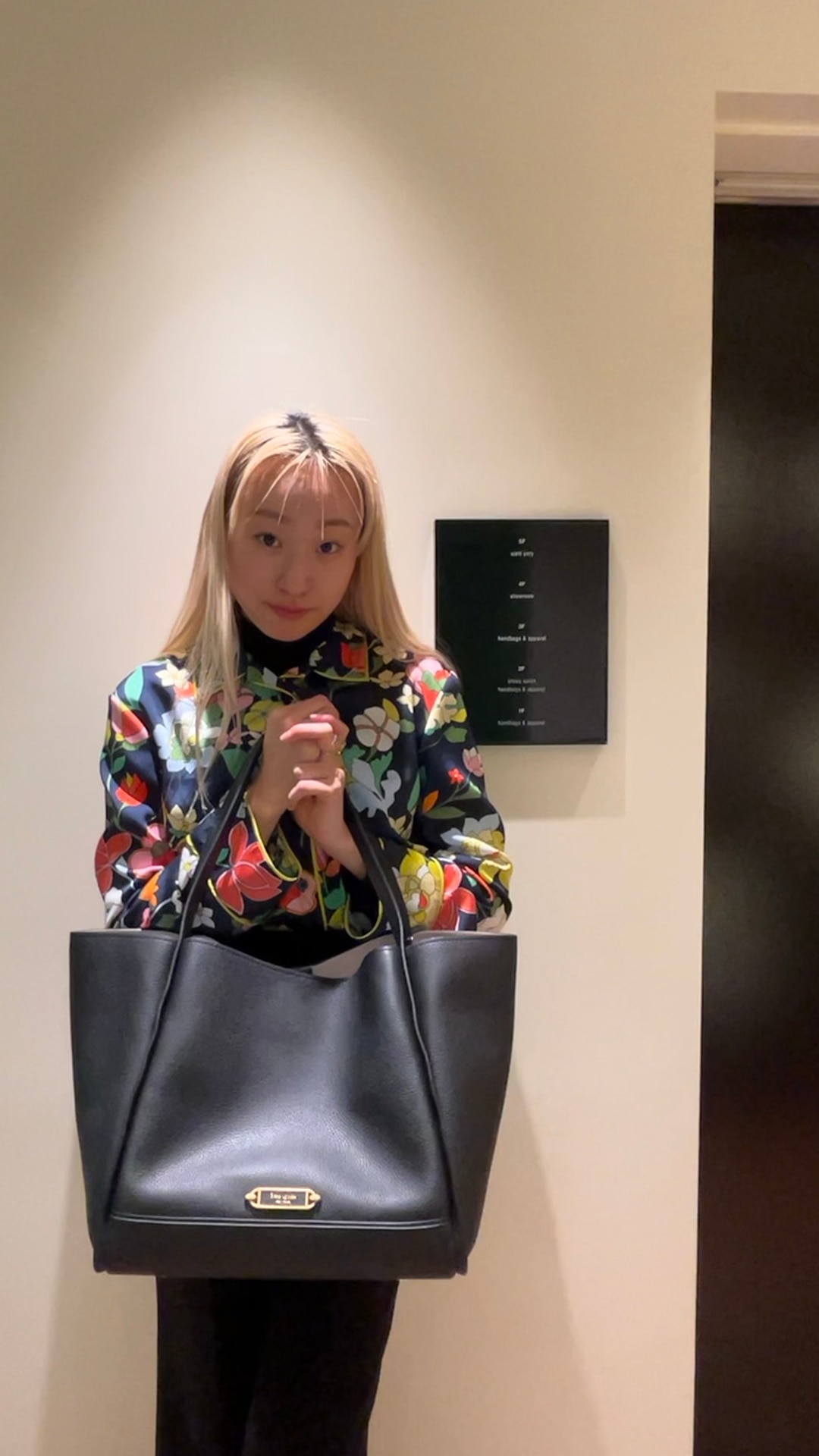 通勤も旅も、ファッショナブル！を叶える ぺブルレザーで仕立てた