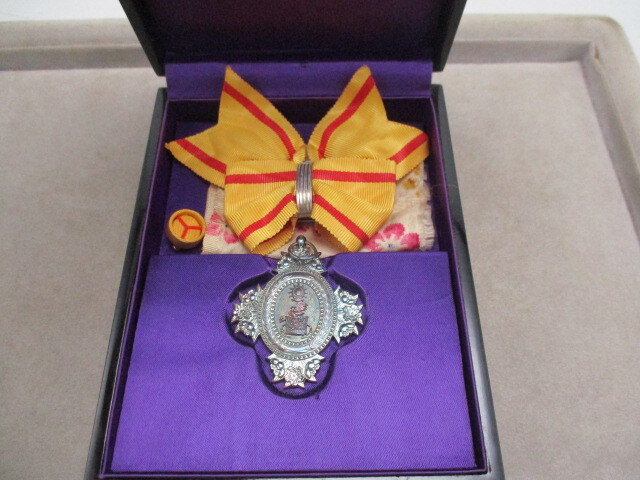 勲章 女性勲章 勲八等宝冠章 略章 共箱付