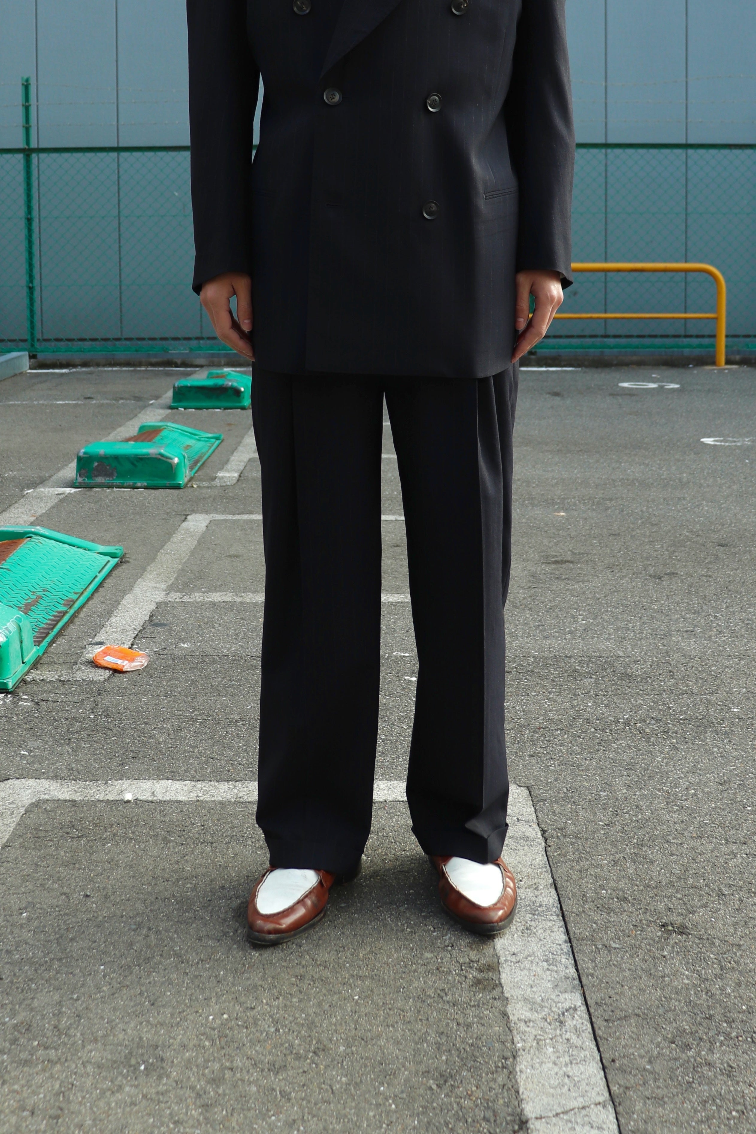 SOSHIOTSUKI(ソウシオオツキ)の3 TUCK WIDE TROUSERS NAVYの通販