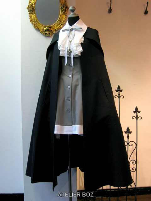 今年もBOZ定番のマントが登場致します！ 更に新色でヨーロッパの霧を