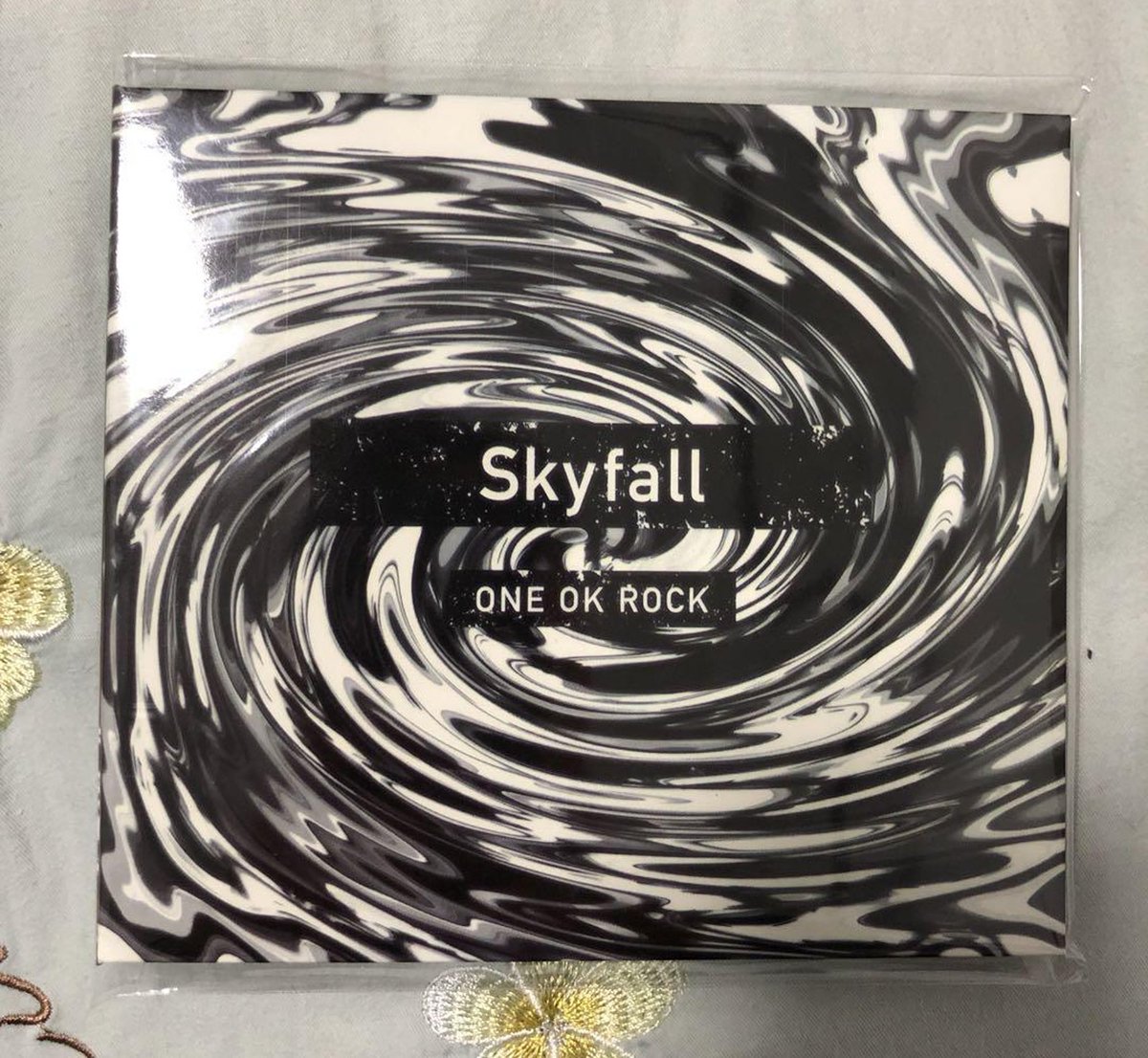 ワンオク ONE OK ROCKの2017 “Ambitions” JAPAN TOUR の会場限定CD