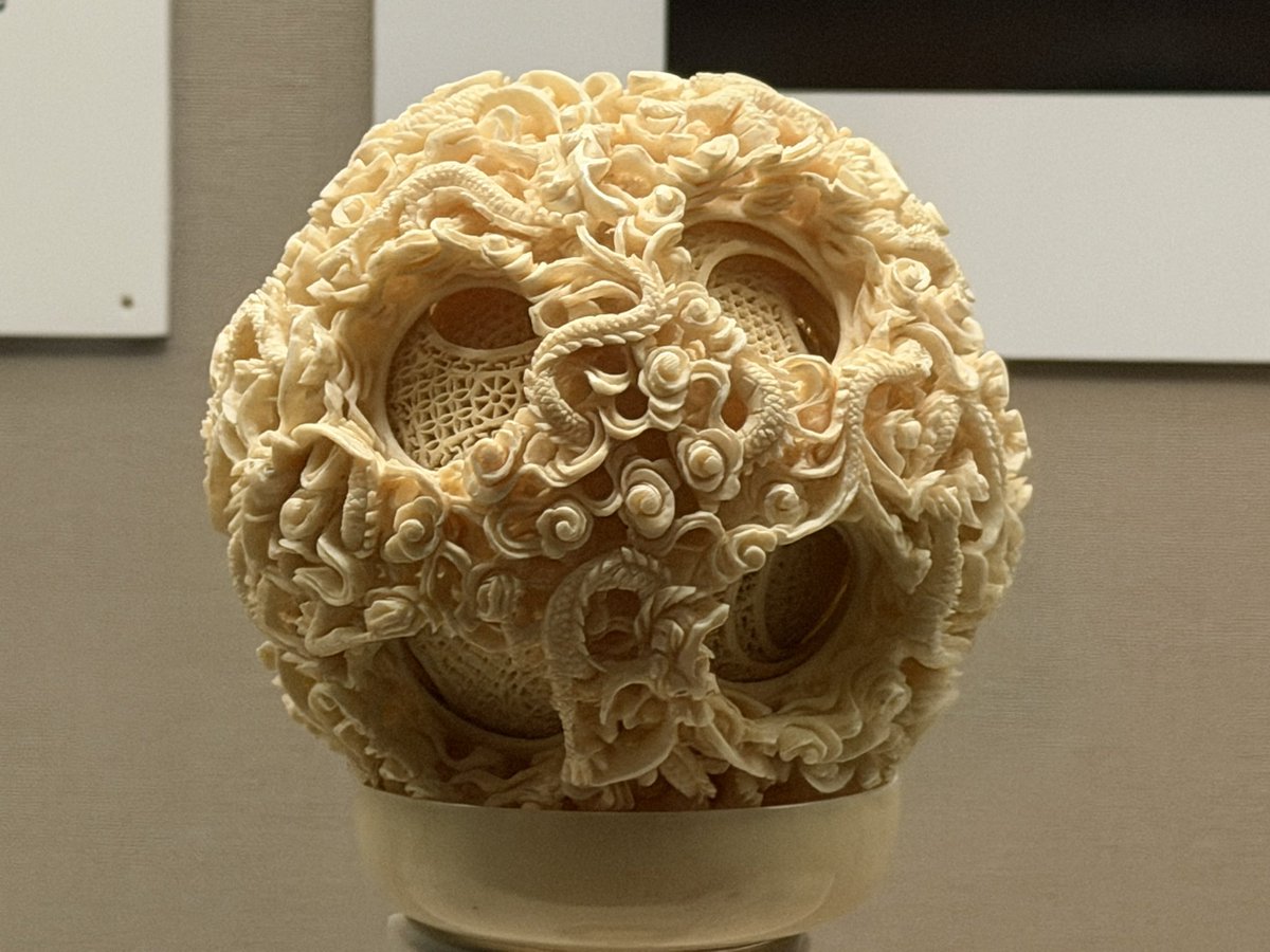 きのうは故宮博物院に行ってきました。 有名な23層の象牙多層球も