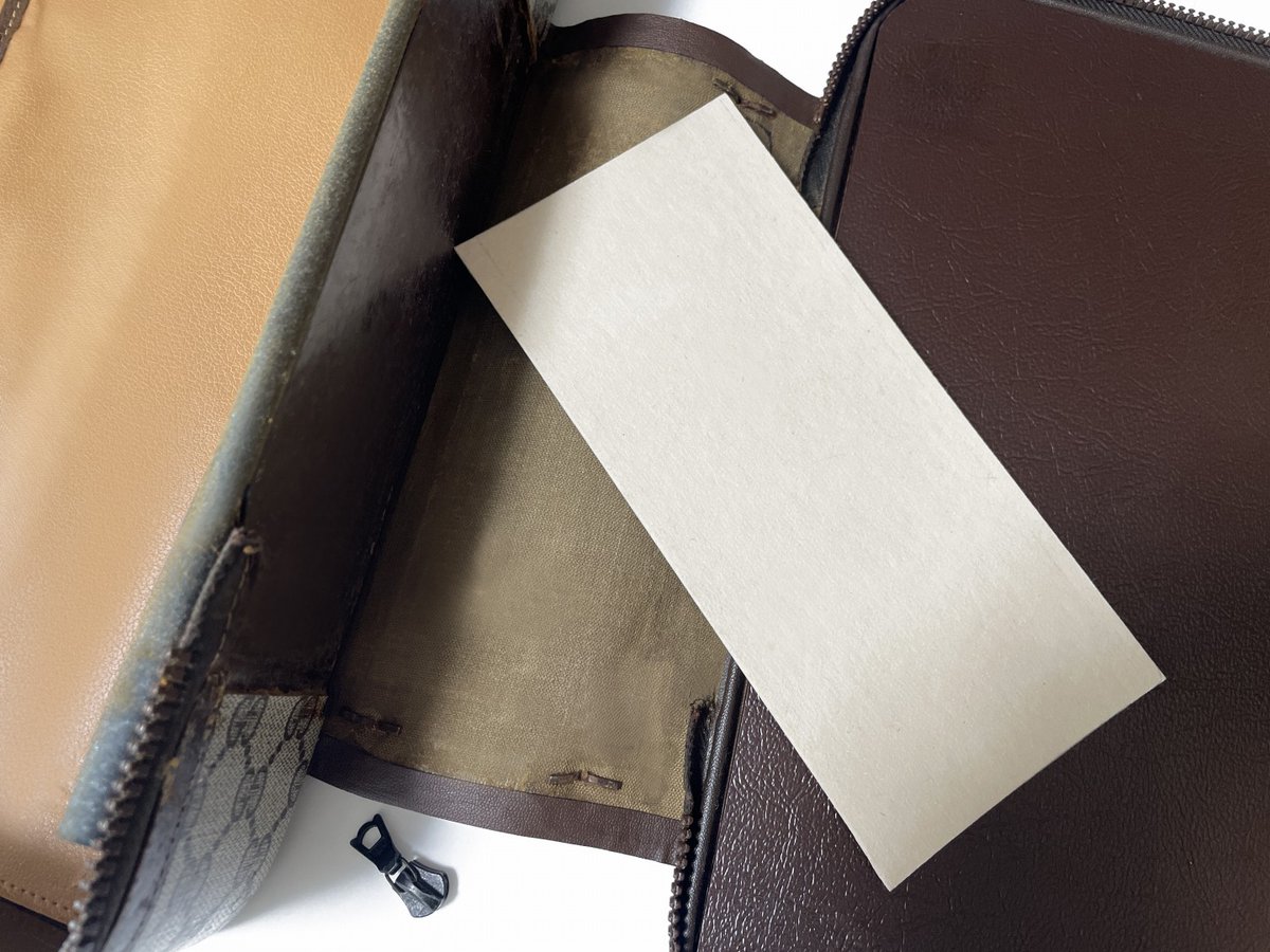 ちょっとした事故が発生しましてGUCCIのケース（for olivetti Lettera