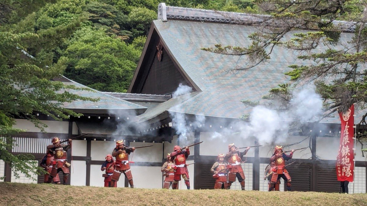 彦根鉄砲隊の演武が披露されます！／ 赤備えの甲冑を身にまとった彦根
