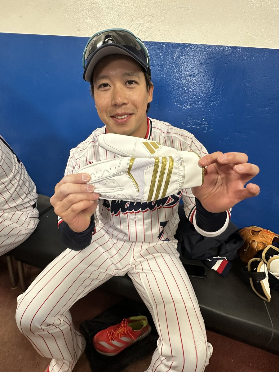 山田哲人選手 300号本塁打 おめでとうございました。 300本もswallows