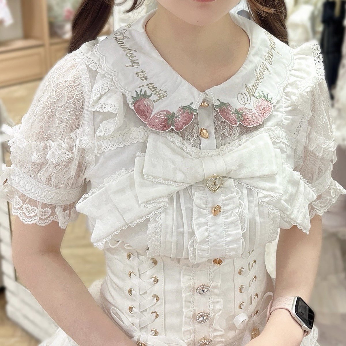 ❤︎ 𝐋𝐈𝐙 𝐋𝐈𝐒𝐀 近鉄Pass'e店 ❤︎ #ストロベリー刺繍ブラウス