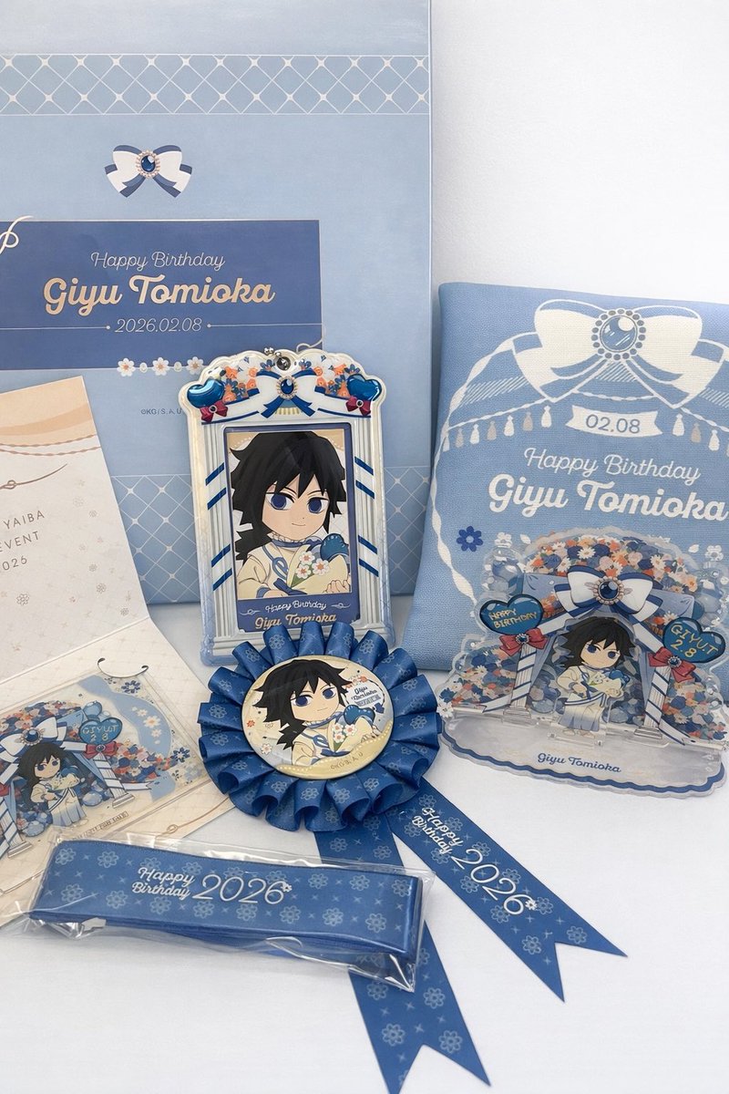 お誕生日BOX届いたあああ🎁💖 ほほえんでる！！王子様！！ 全部良い