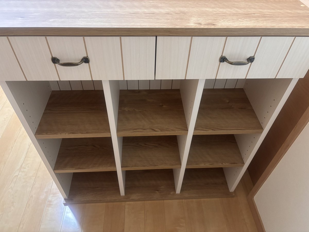 私が組み立てた娘の本棚 可愛い♡ ベッドとお揃いなの🤩