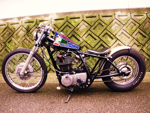 10月31日 SR400 コフィンタンク 取り付け : Hang Loose!