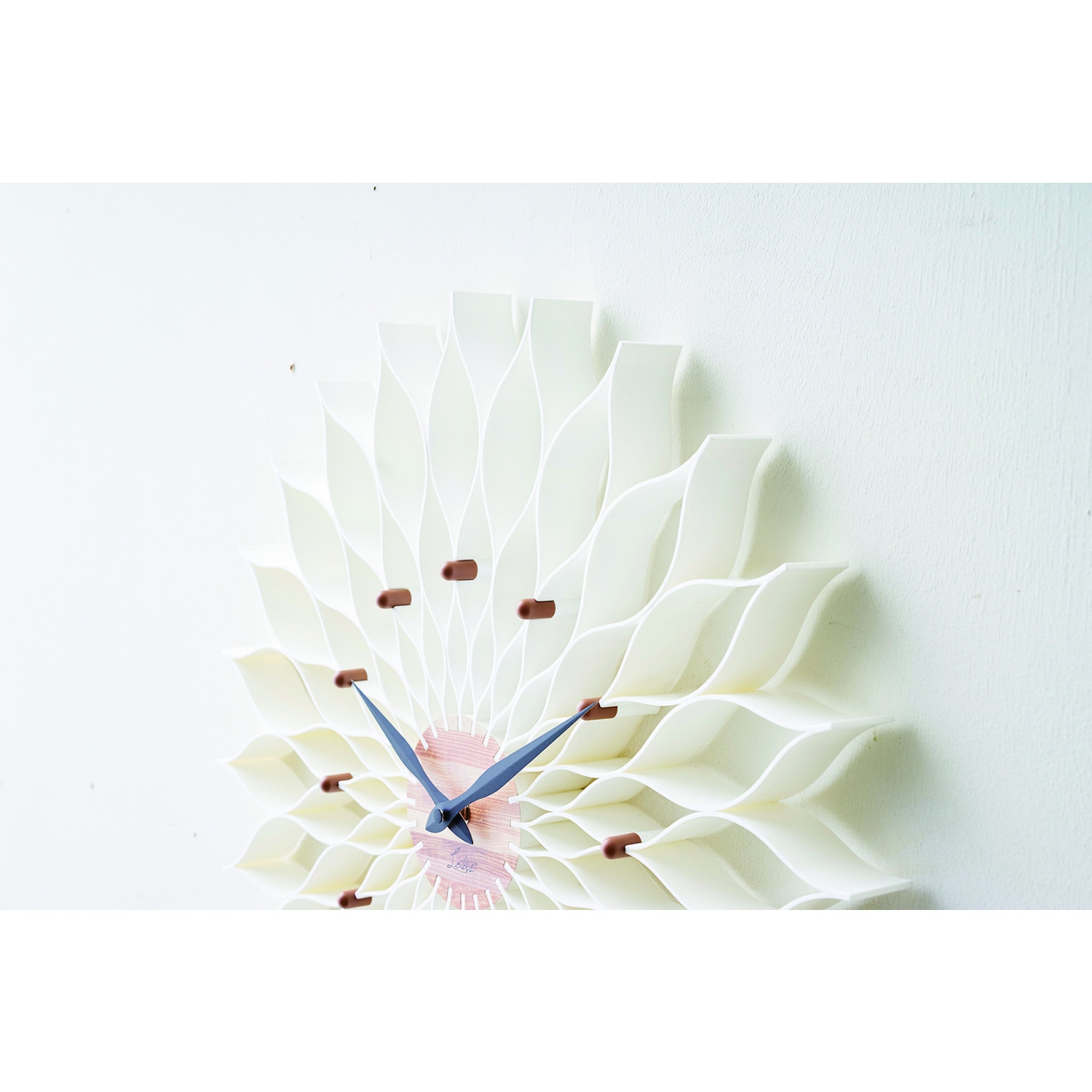 オブジェのような壁掛け時計「ルファールクロック」（掛け時計