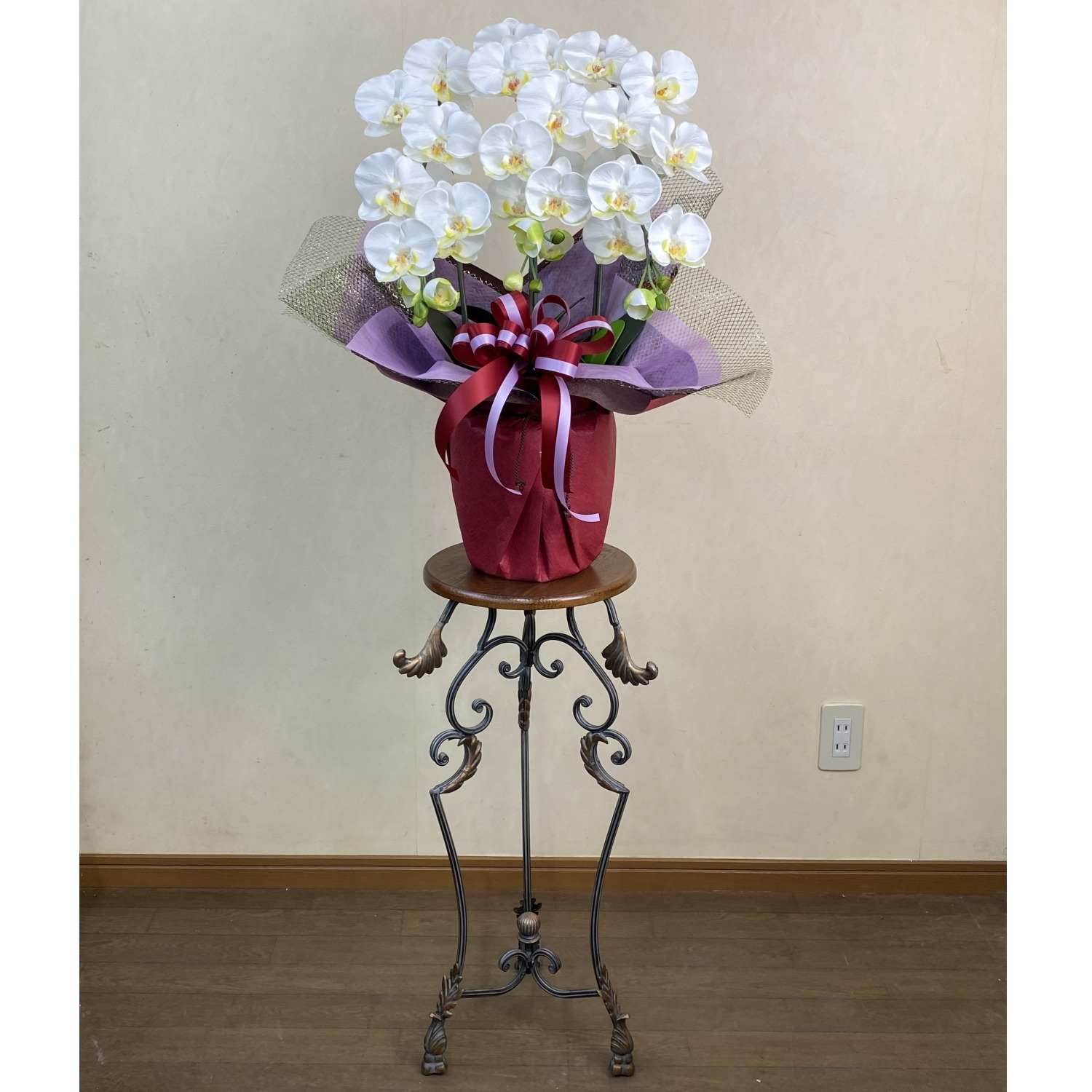 光触媒 造花 胡蝶蘭 中型 白 3F 花台 アイアン花台02 | 移転祝い 開店