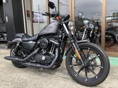 XL883N アイアン(ハーレーダビッドソン) ブラック系・黒色の