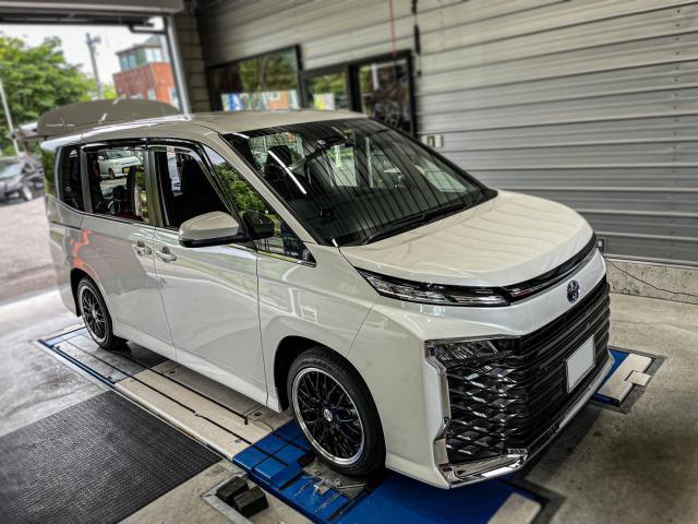 新型、90系ヴォクシー 持ち込み車高調キット取付ローダウンカスタム