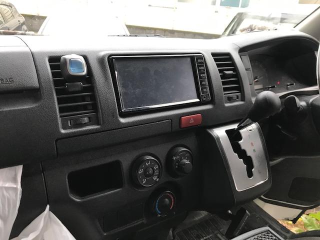 200系ハイエース 純正ナビから社外ナビへ換装｜グーネットピット