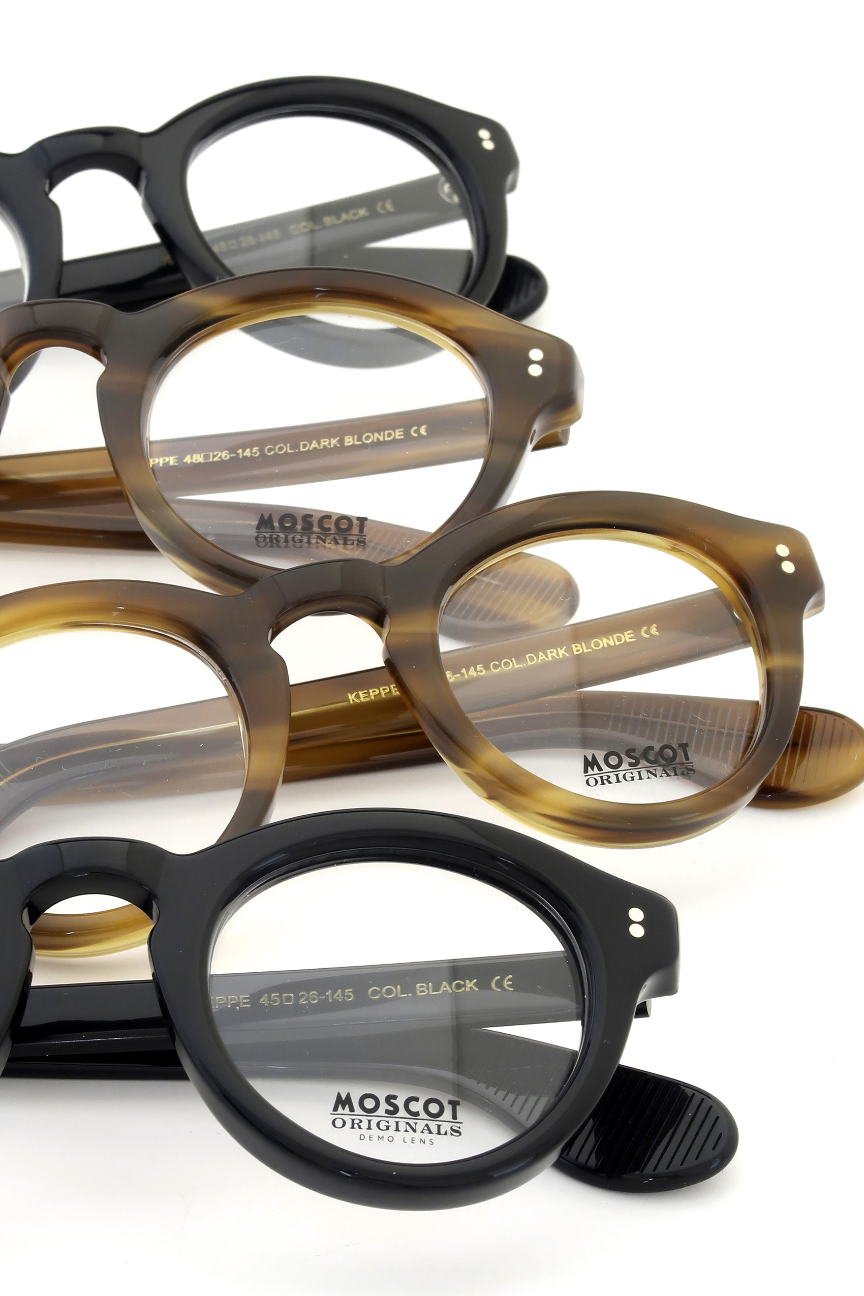 メガネにサングラスに。肉厚で少しボーイッシュな雰囲気が魅力のMOSCOT