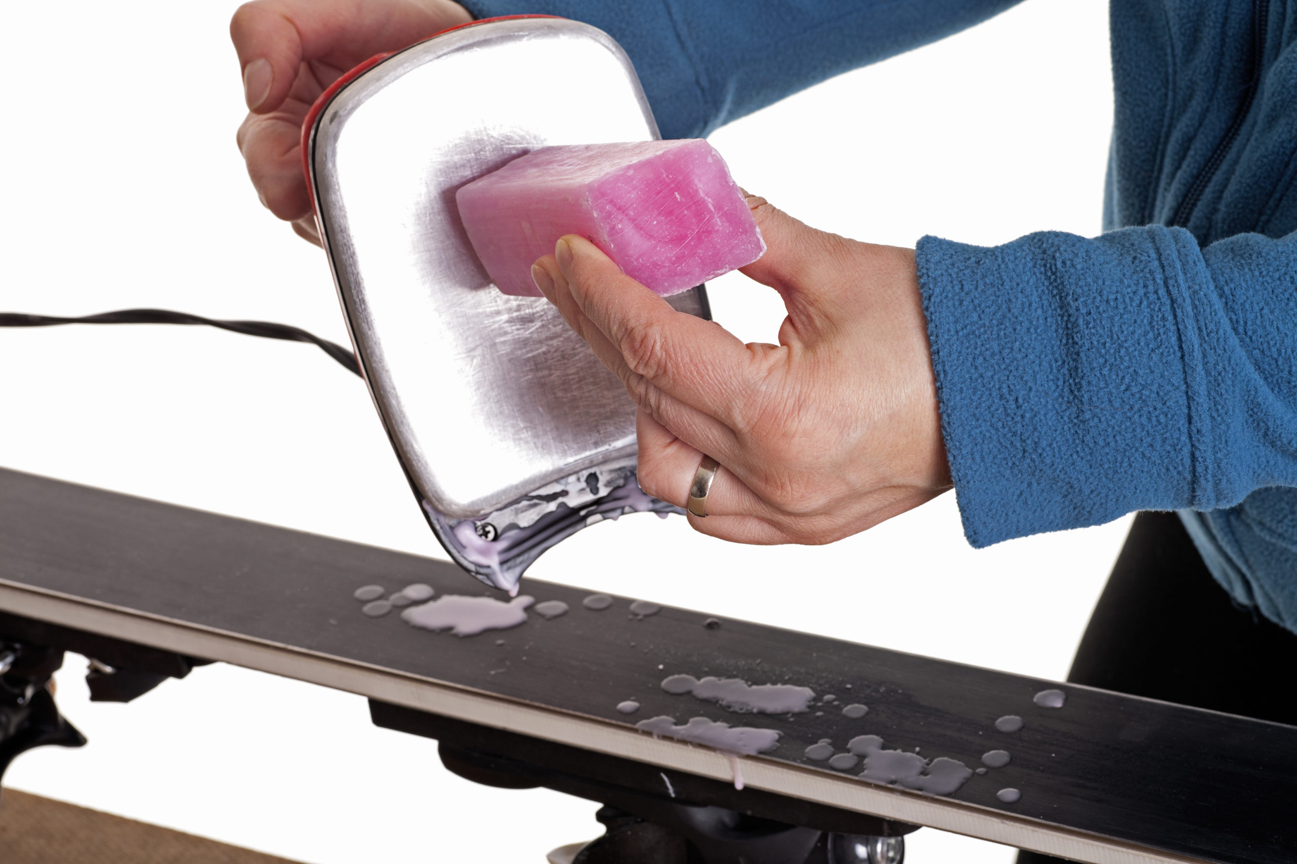 スキー・スノーボードのホットワックスの正しいかけ方｜プロが教える板