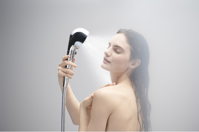 約2億7000万個(*)の泡で毛穴を洗浄するシャワーヘッドが登場「MYTREX