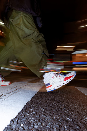 ONブランド史上、世界初のコラボモデル「ON Cloudnova atmos」が誕生