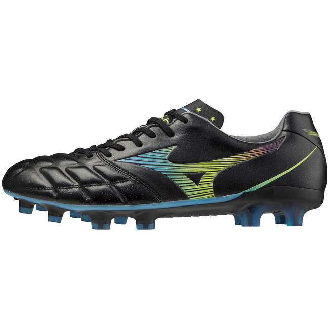 REBULA CUP、MORELIA NEOのトップモデルから サッカーシューズ“CYBER