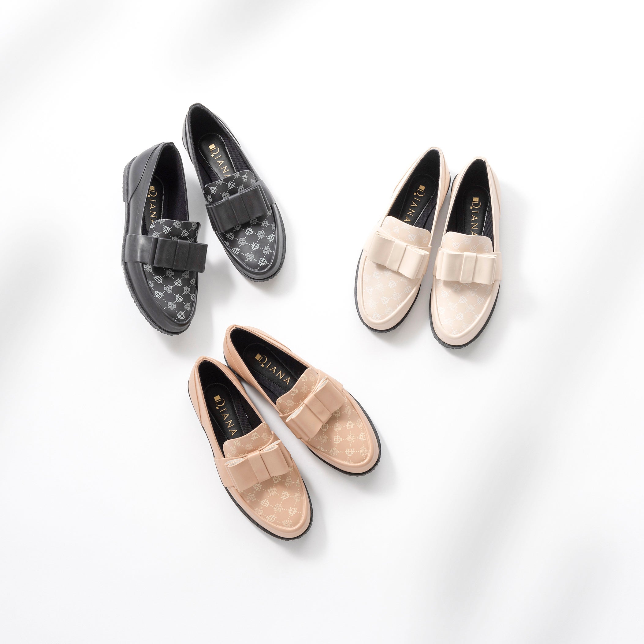 ダイアナ】雨の日もオシャレを楽しむ！オールウェザーコレクション