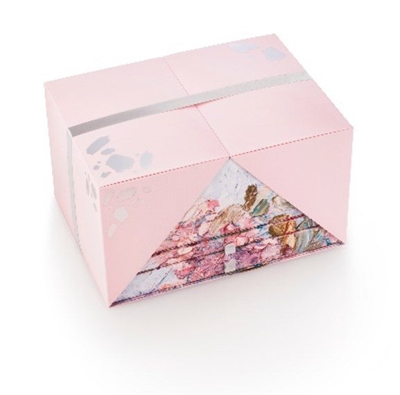 輝きを全身にまとう、高揚感。ホリデーシーズンを華やかに彩る