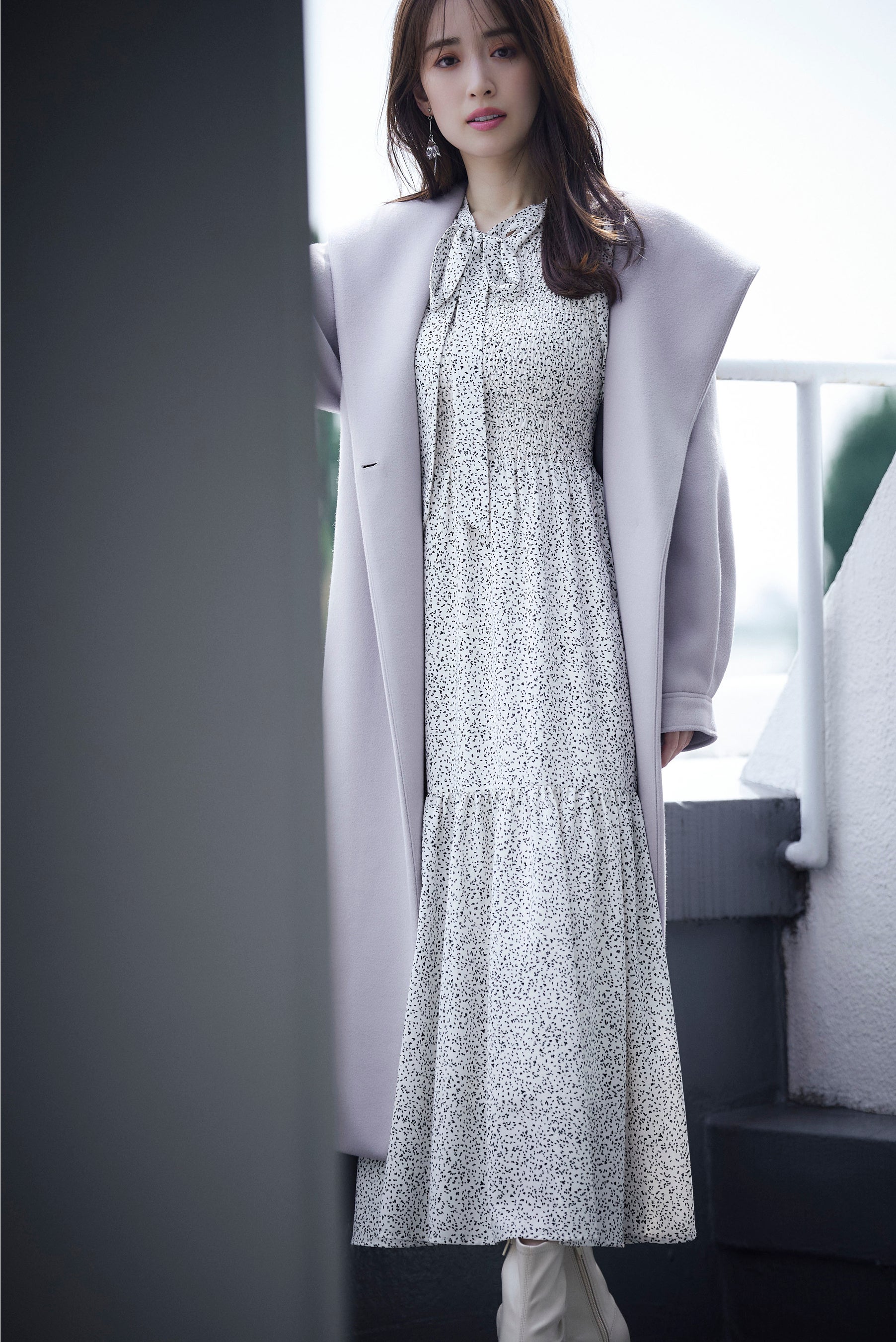 泉里香 軽やかに纏う主役コートで愛されムードな冬の知らせ MERCURYDUO