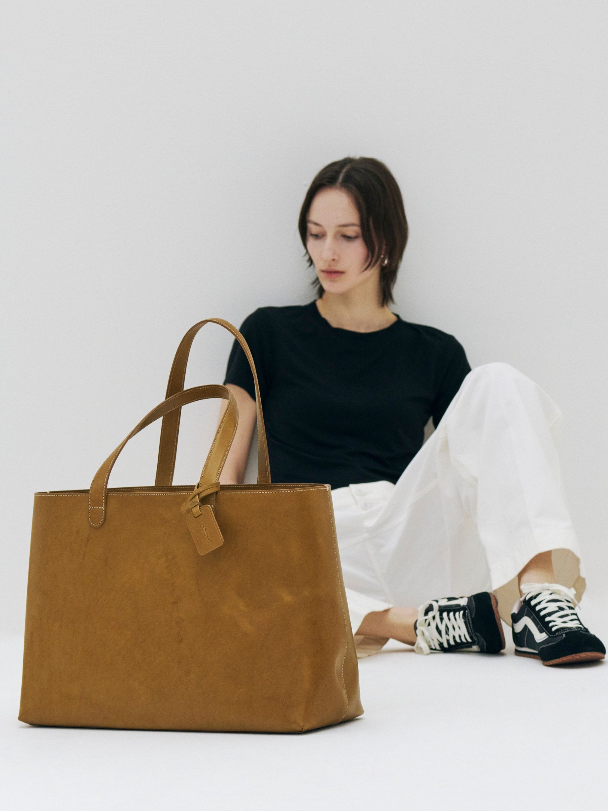 経年変化を楽しめる土屋鞄の定番「ディアリオ」シリーズに春夏の装いに