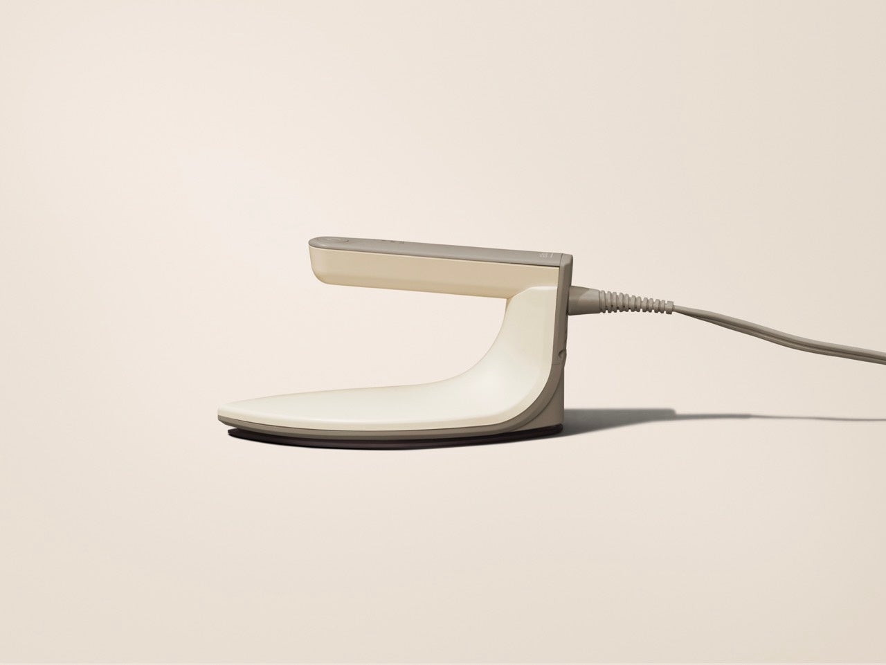 電源ONから10秒でスタート！ 未来型アイロン『abien DRY IRON』誕生