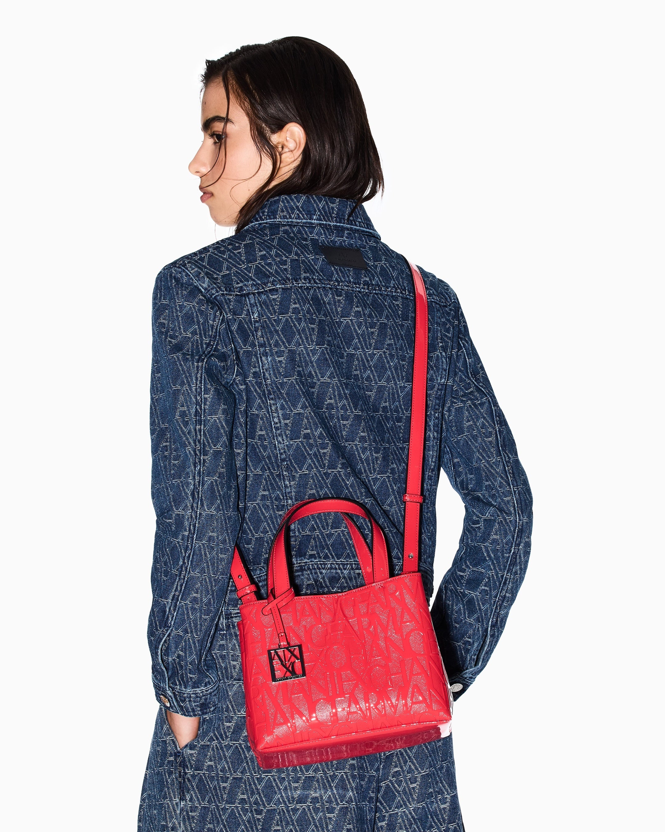 AX｜アルマーニ エクスチェンジ】アイコニックなバッグがモダンに