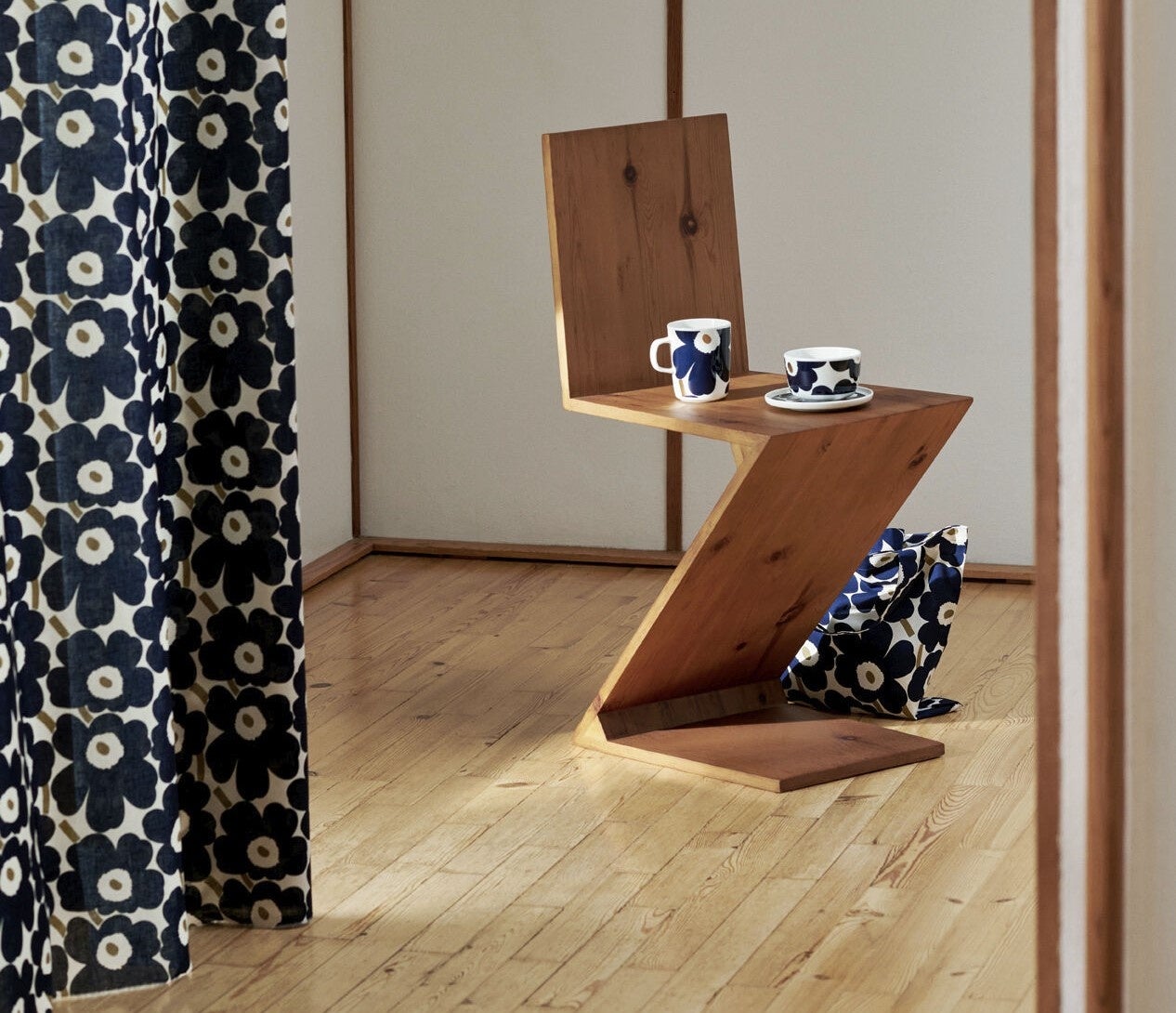 マリメッコ]メタリックゴールドが煌めくUnikkoのホームコレクションが