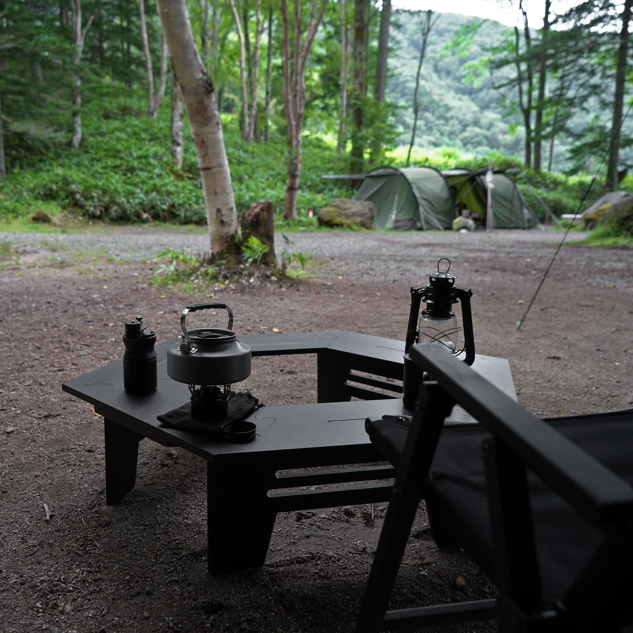 海外でも話題となったオールブラックのヘキサテーブルがついにAmazonに