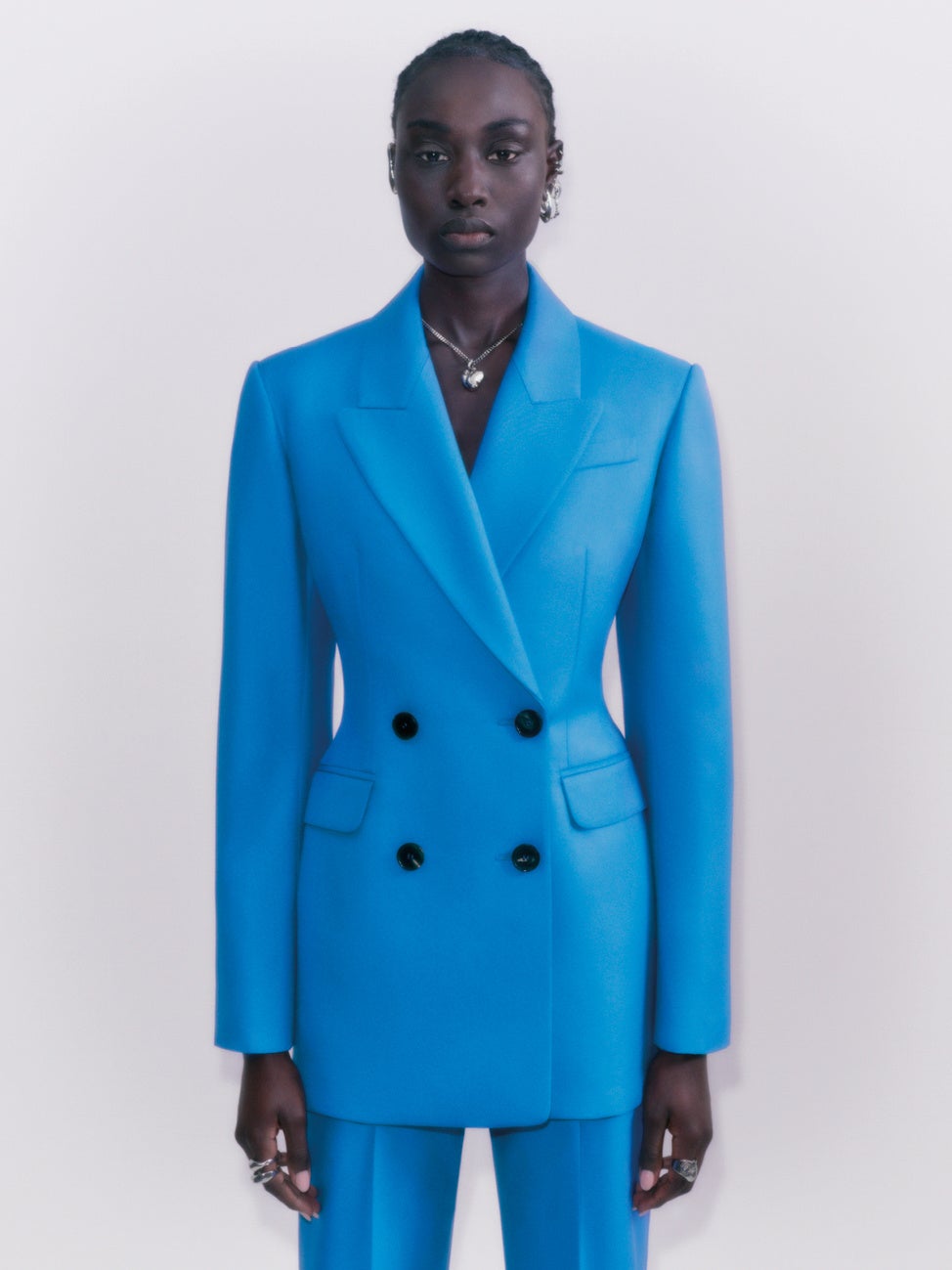 Alexander McQueen】2022年春夏プレコレクションよりテーラード