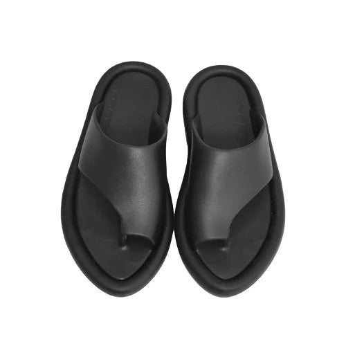 え、それリカバリーなの？」おしゃれすぎる厚底トングサンダルが話題に