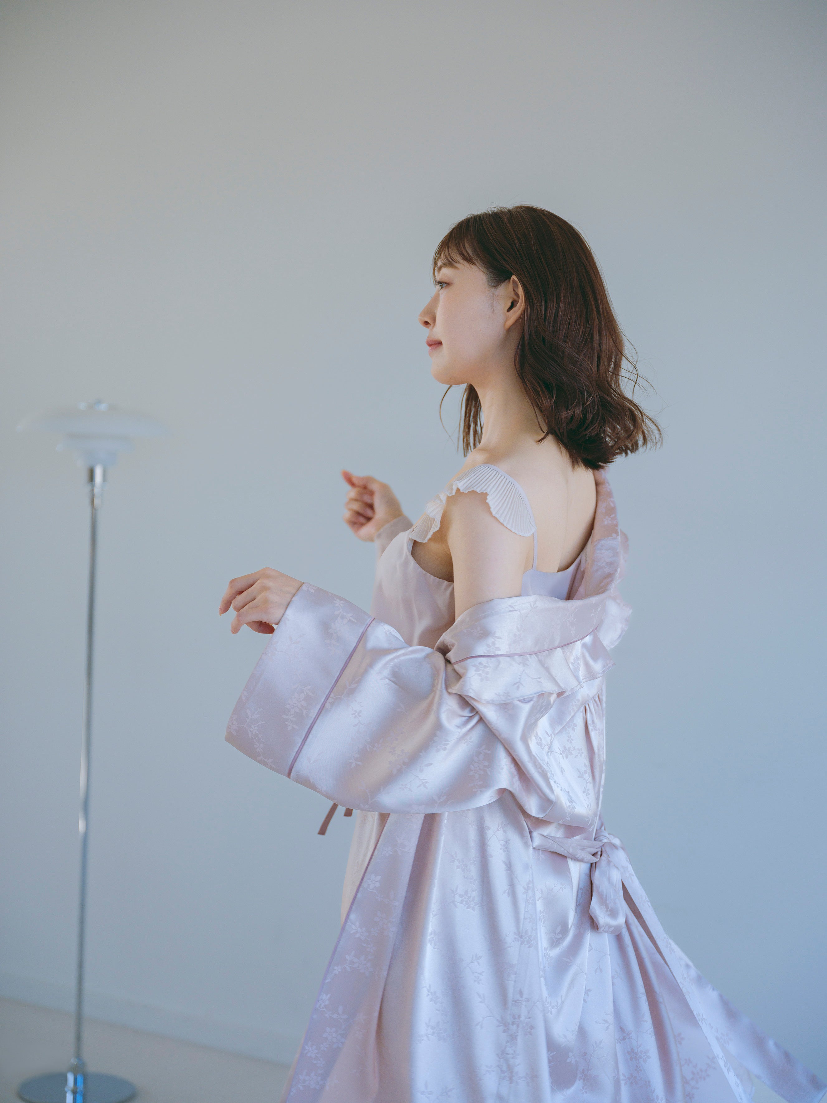 スナイデル ホーム〉春に着たい、センシュアルムード漂うフェミニンな