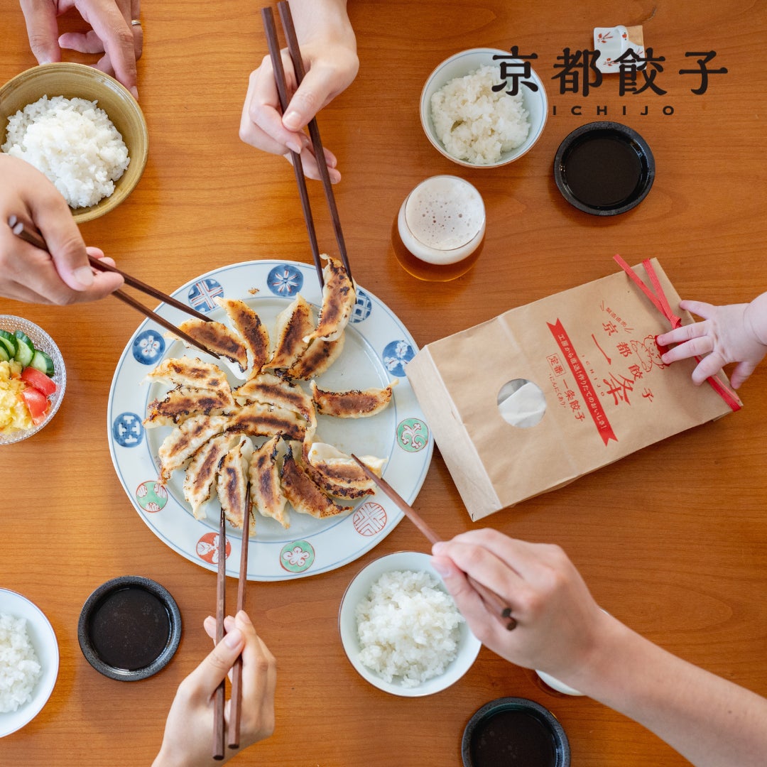 京都発】まるで工場見学!?丸見えの餃子工房がワクワクする!と話題の