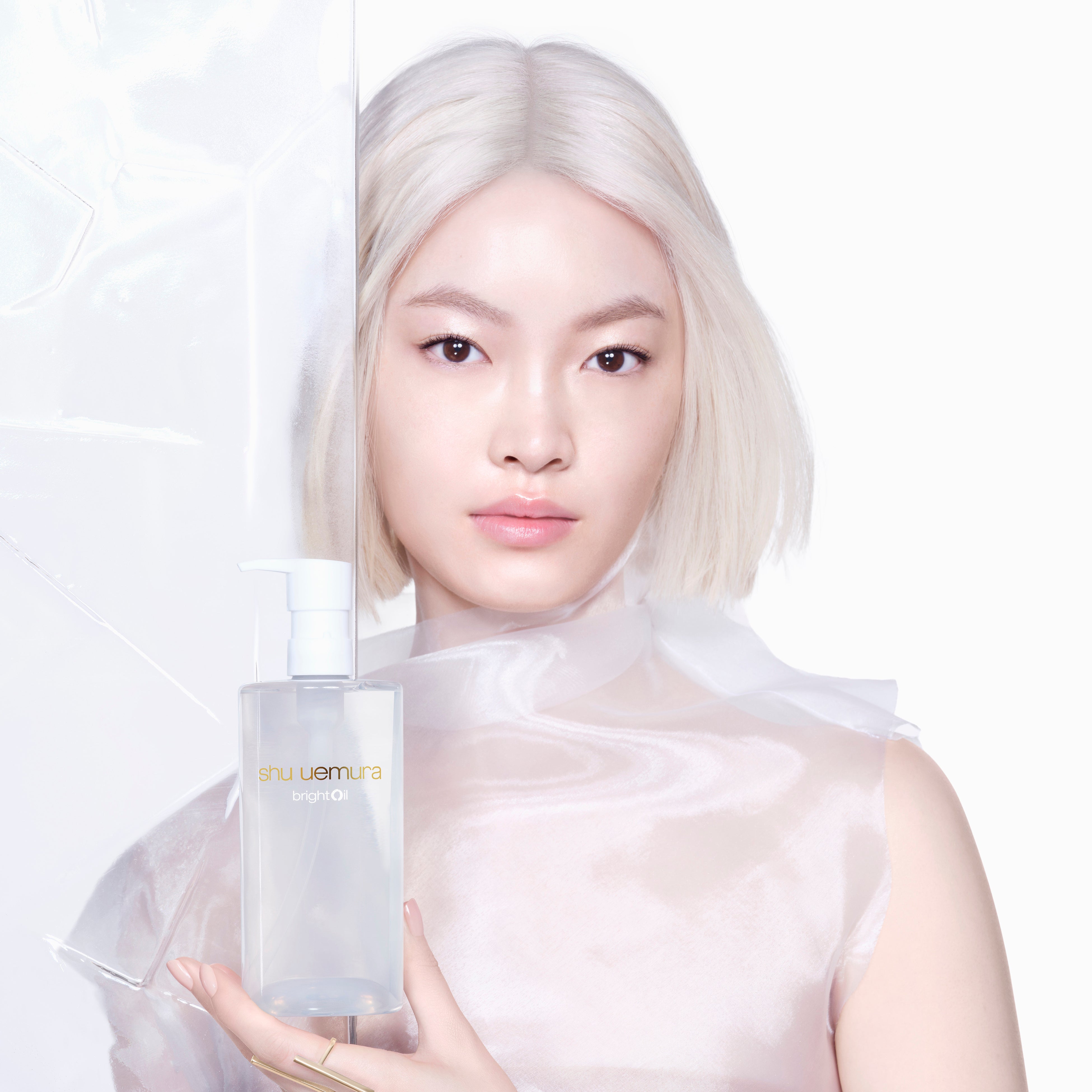 潤いバリア×発酵成分*¹。土台*²からクリアに澄み渡る、水光透明肌。高