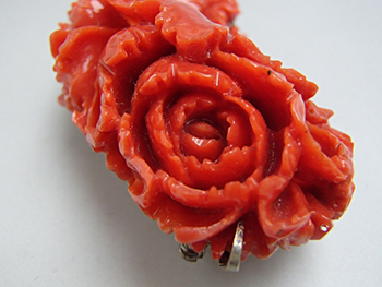 赤珊瑚 コーラル 帯留め ブローチ 彫刻 花 37.6g 高価買取しました