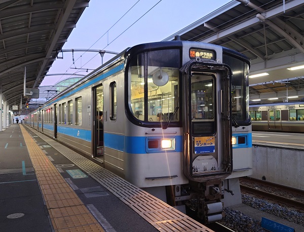 JR四国】7000系前面幕、ついに「全部盛り」仕様が登場!? | 鉄道ホビダス