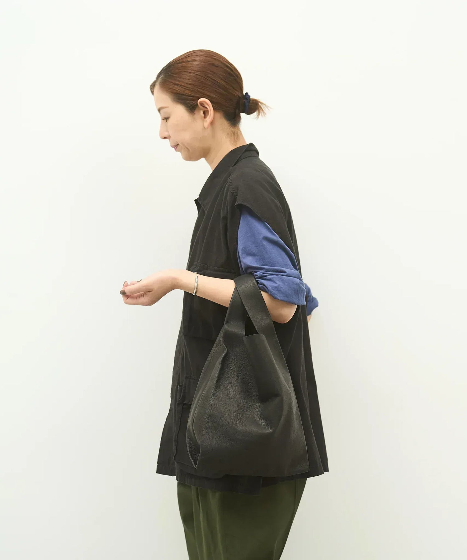 REN】《トートバッグ》A4も入る便利なサイズ。レジ袋型のレザーバッグ。