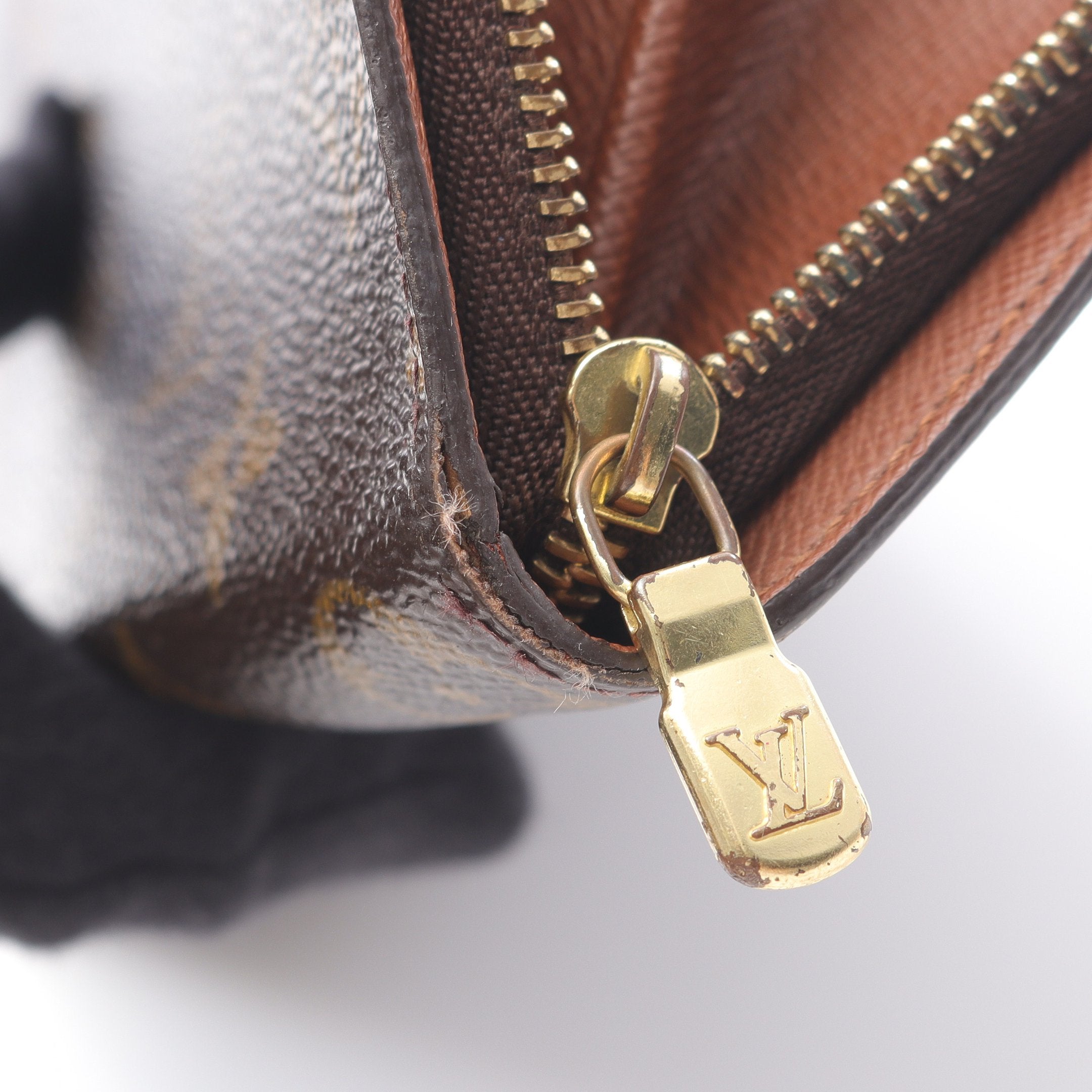 LOUIS VUITTON ヴィトン ポルトモネジップ ラウンドファスナー 【公式