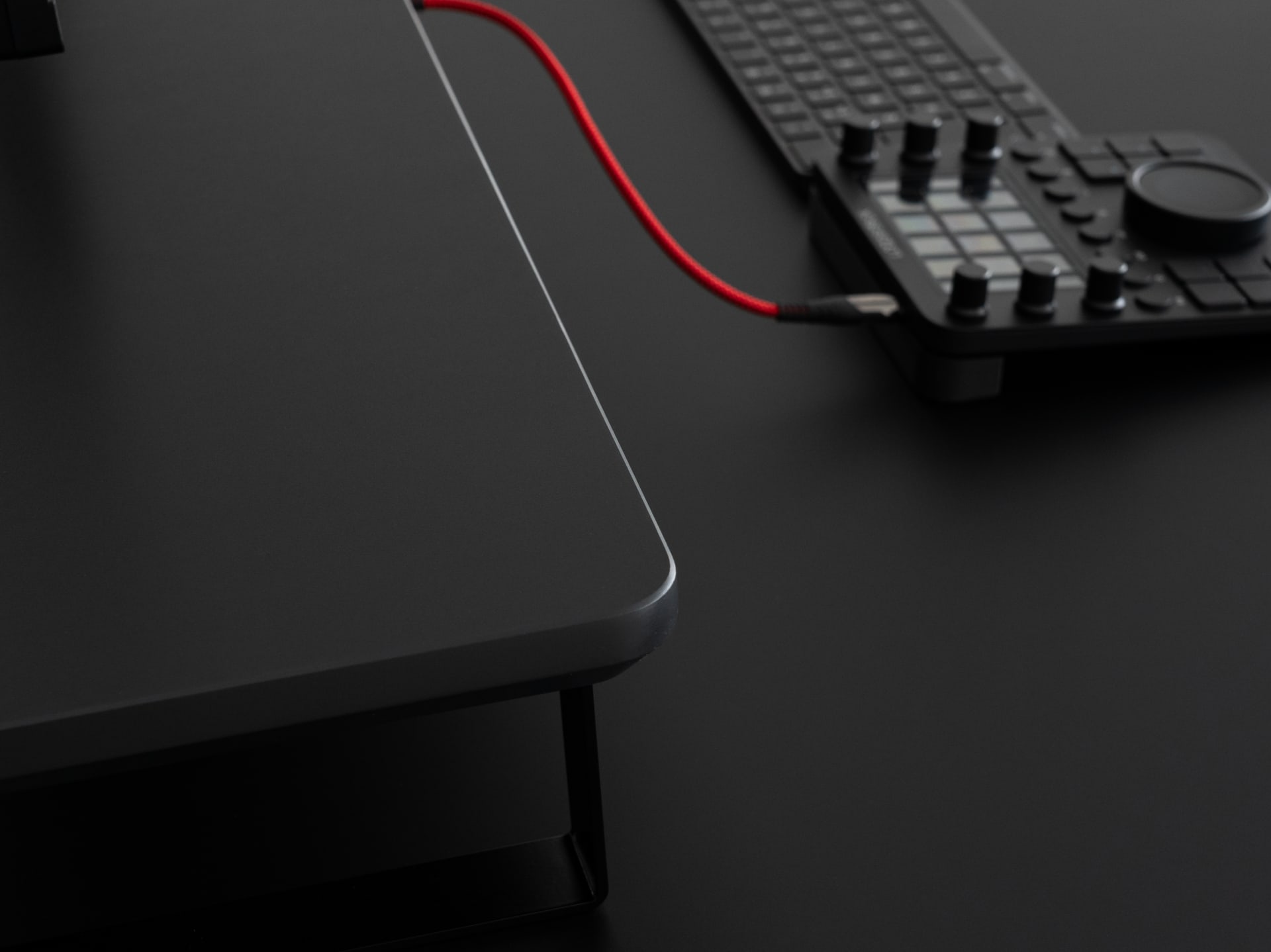 Matte Black：DASHBOARDにおける、新たな黒い一枚板への挑戦 | PREDUCTS